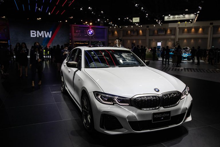 BMW, Rusya’ya araç ihracatını ve ülkedeki yerel üretimini askıya aldı