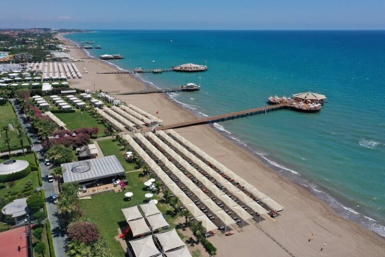 Ruslar Antalya’ya turist akışında lider oldu