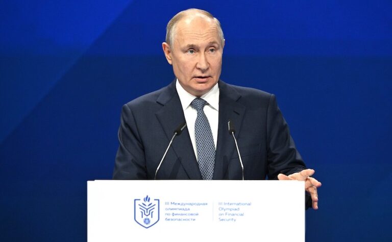 Putin: Dünya, tüm bölgelerin esaret altına alındığı modelden kurtuluyor